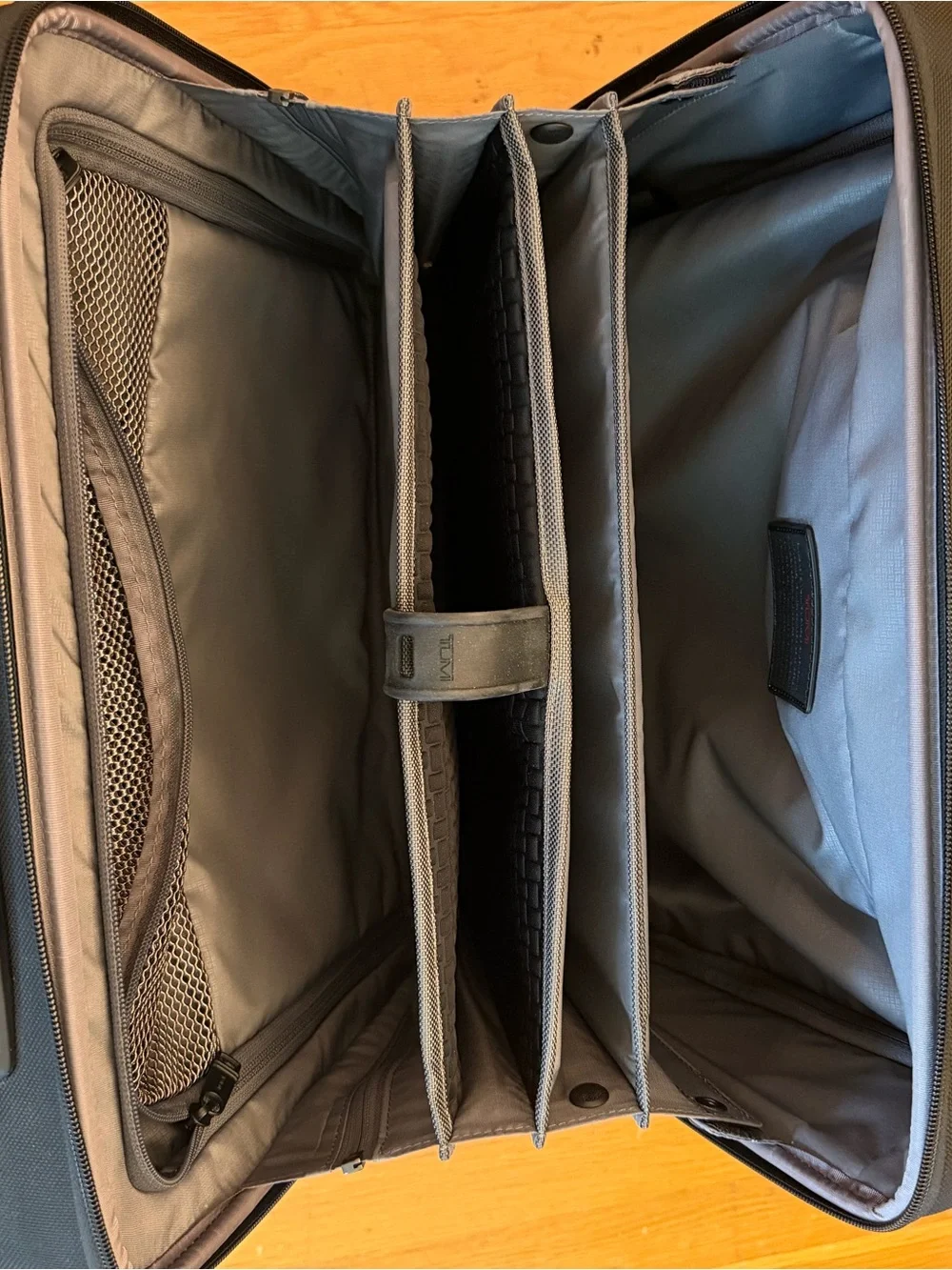 Tumi Alpha Compact 4 Wheeled Brief Black Carry-On